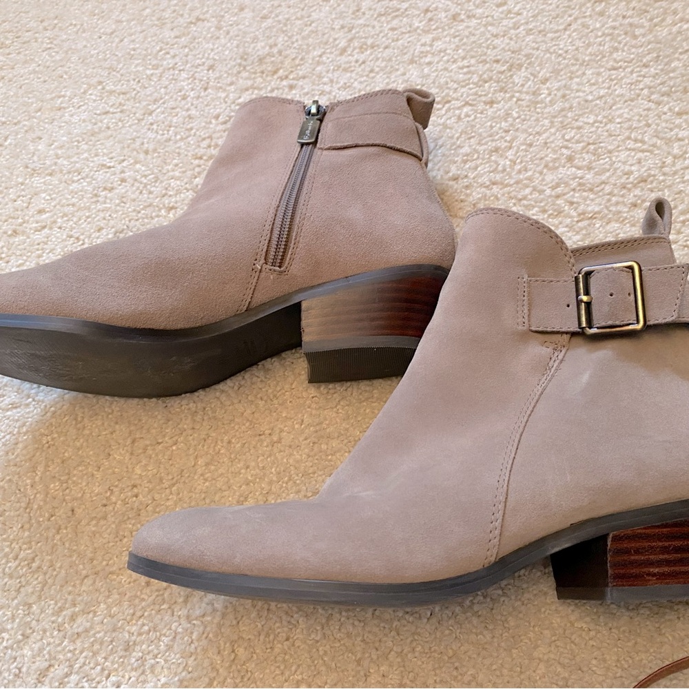 Blondo waterproof Saddie ankle Booties 
Size 9